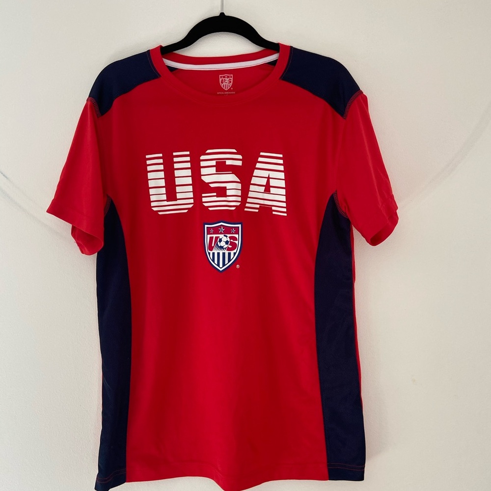 🌵USA Soccer Men’s DRI-Fit size Large